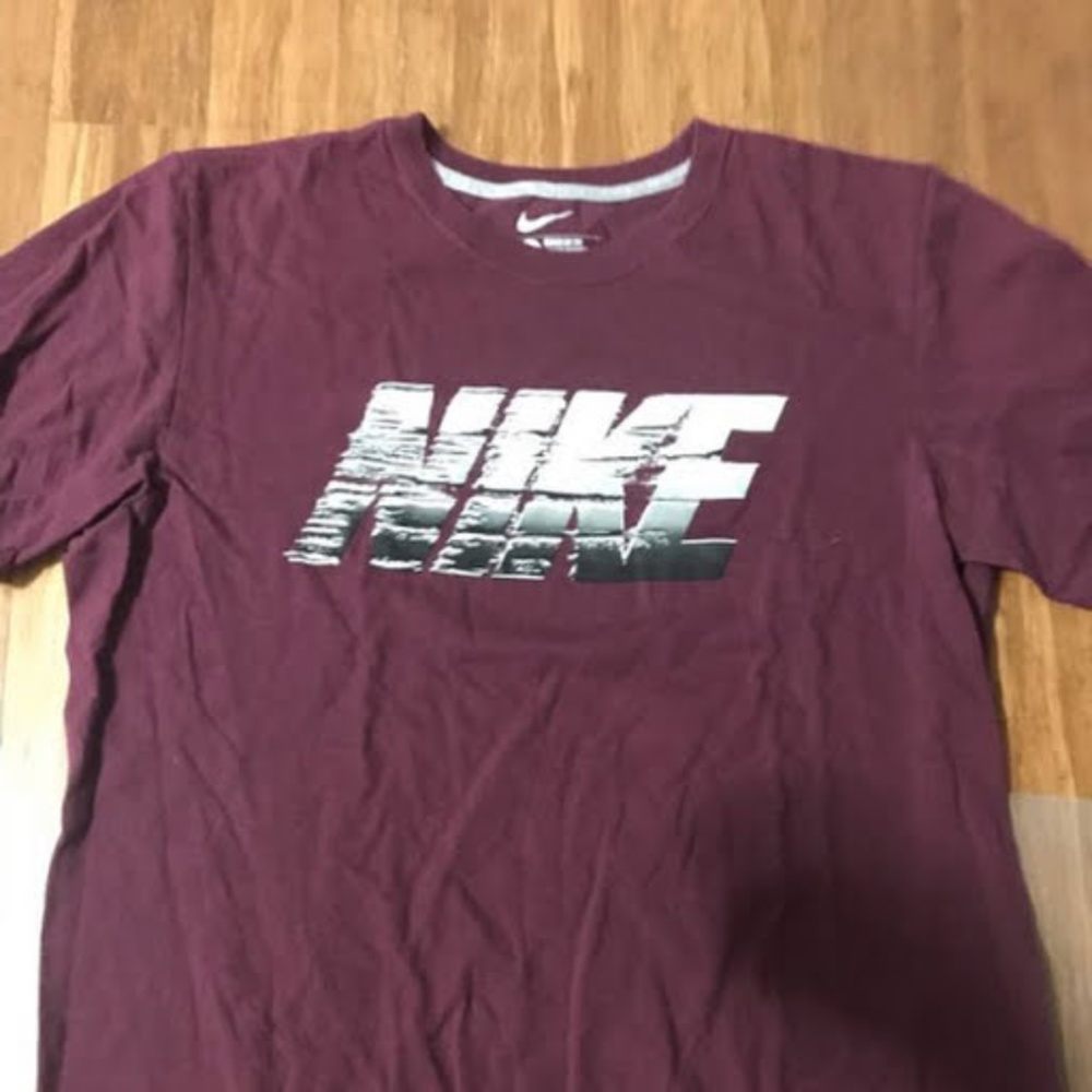Nike "Nike" T **LIKE NEW**